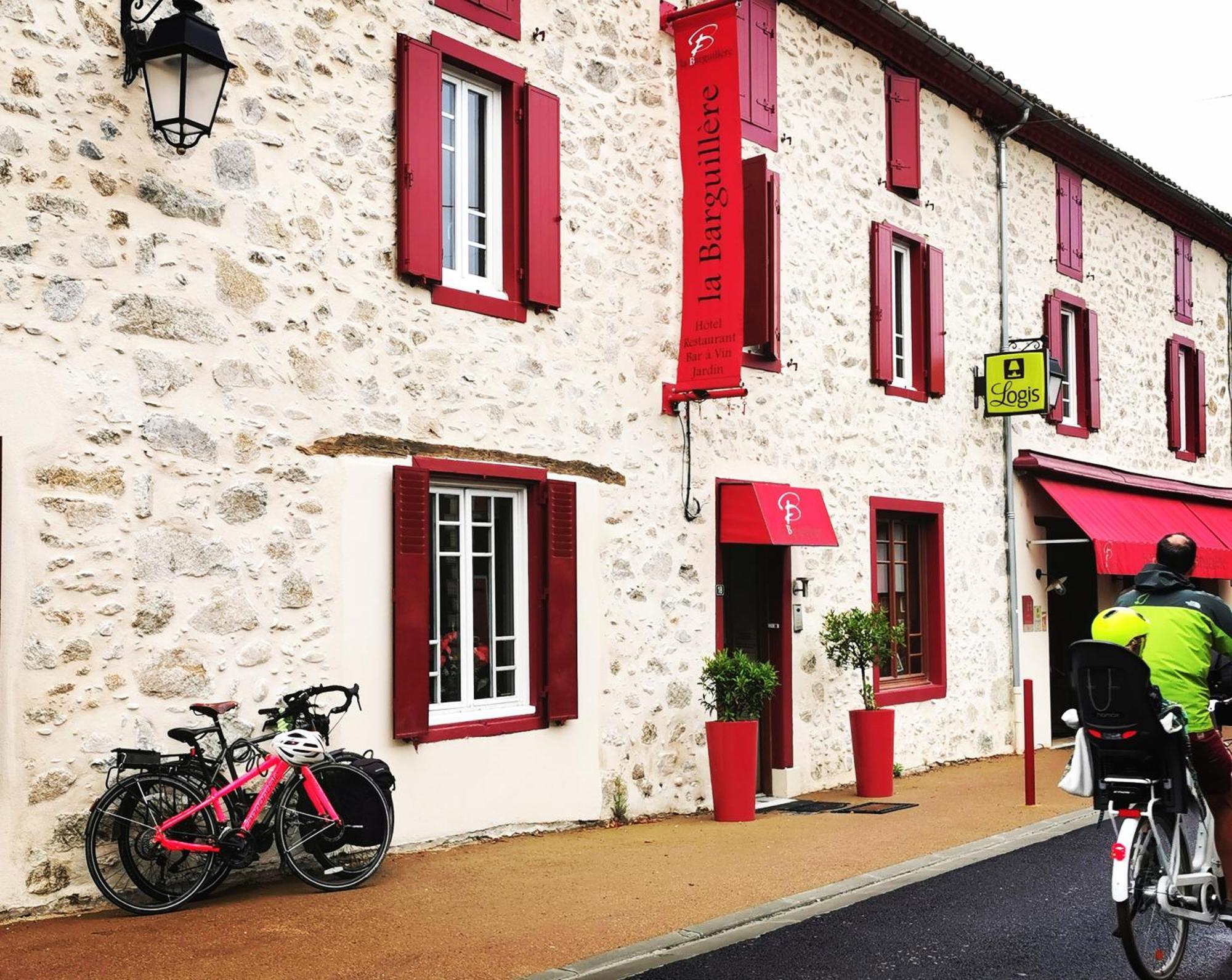 Logis Hotel Restaurant La Barguillere Saint-Pierre-de-Riviere Exterior photo