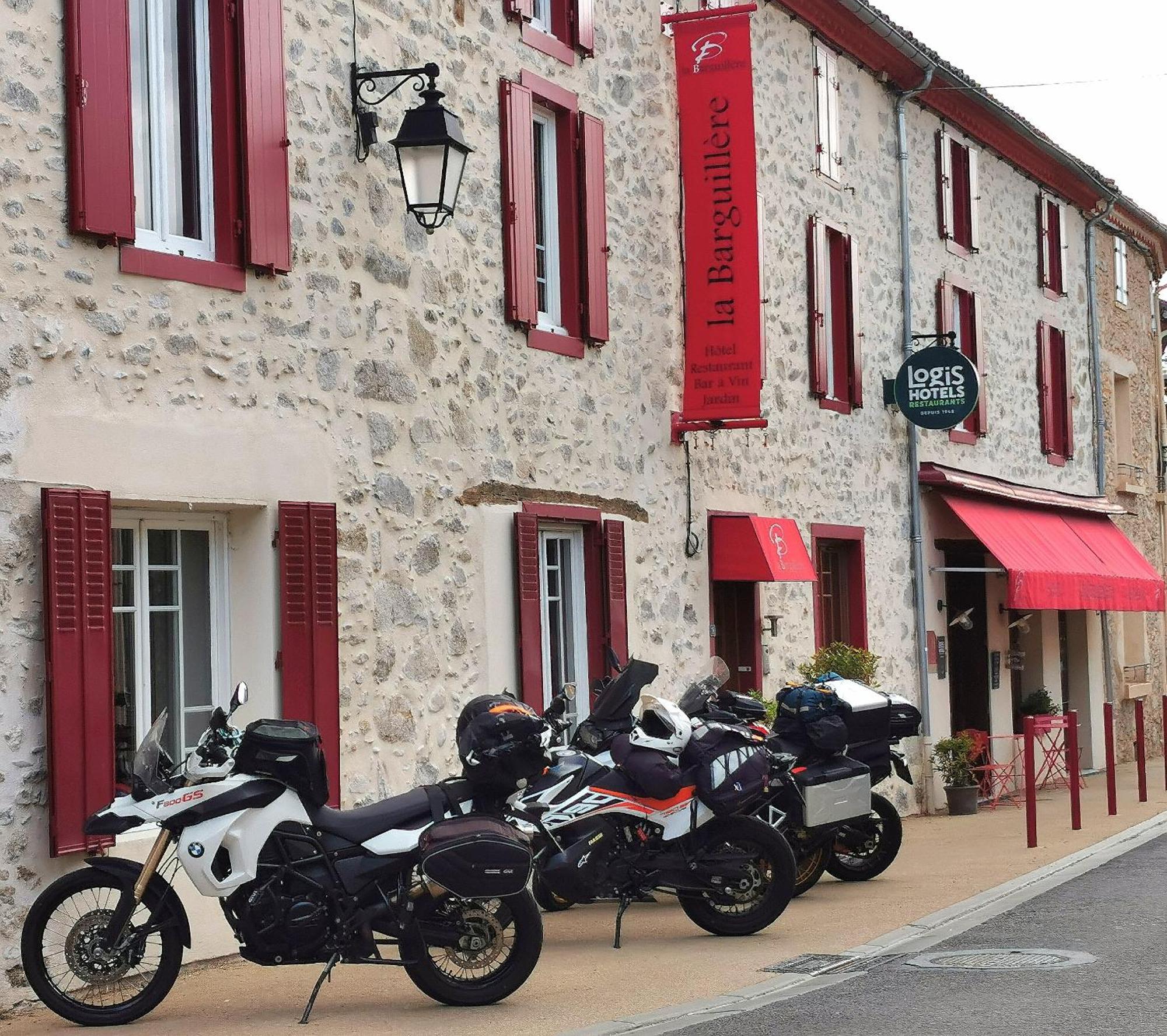 Logis Hotel Restaurant La Barguillere Saint-Pierre-de-Riviere Exterior photo